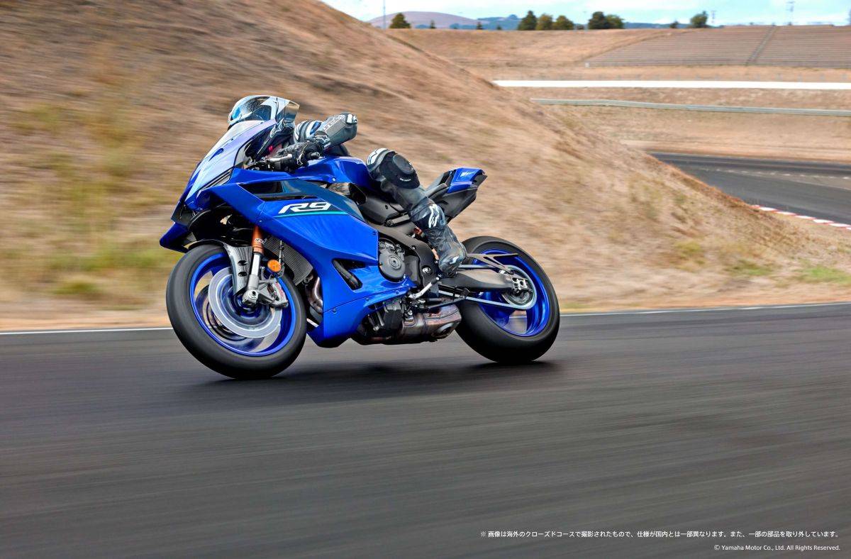 2027年モデル「YZF-R9」ブルー・ブラック:2026年9月30日発売