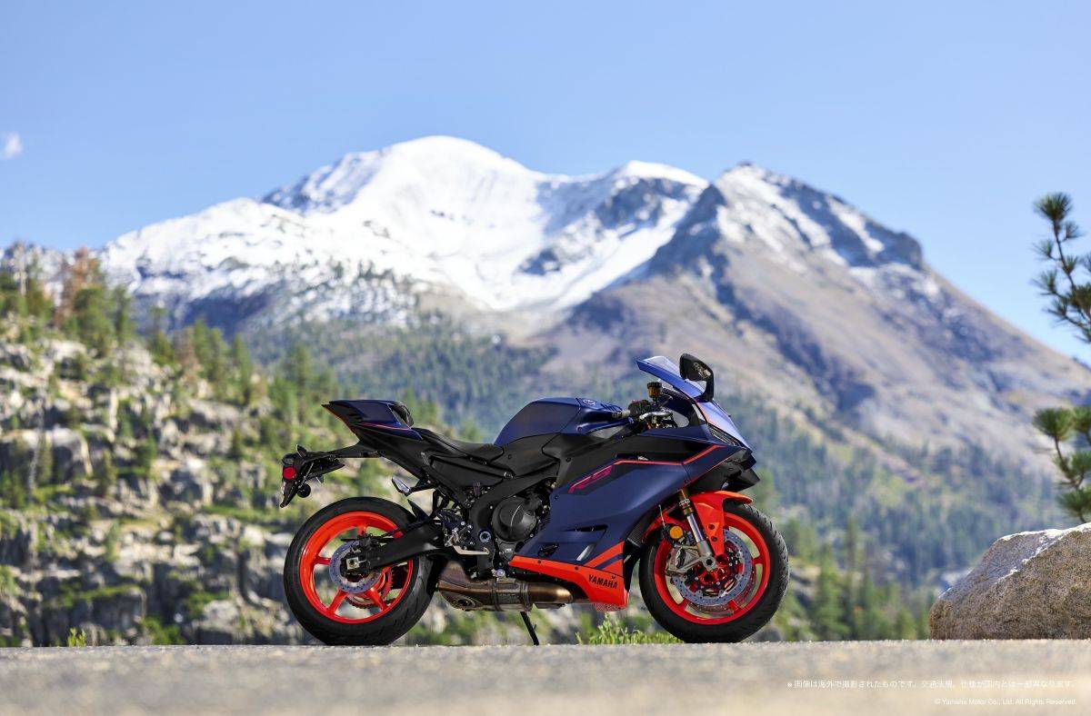 2027年モデル「YZF-R9」マットダークブルー:2027年1月29日発売